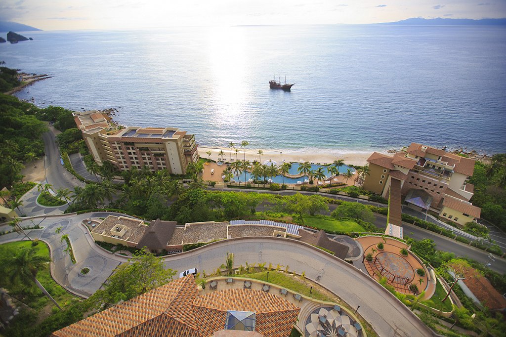 Garza Blanca Resort in Puerto Vallarta Makes List of Top 25 Luxury Hotels in Mexico